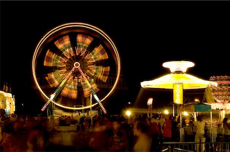 people playing carnival - Ferris wheel lit up at night Stock Photo - Premium Royalty-Free, Code: 640-01357768
