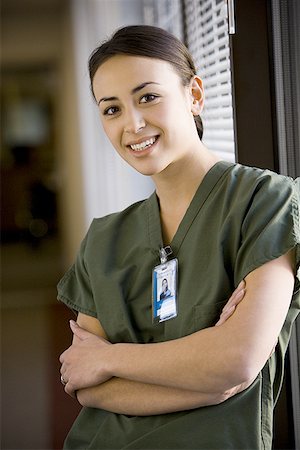 simsearch:640-01364407,k - Eine Krankenschwester mit Arme verschränkt lächelnd portrait Stockbilder - Premium RF Lizenzfrei, Bildnummer: 640-01357799