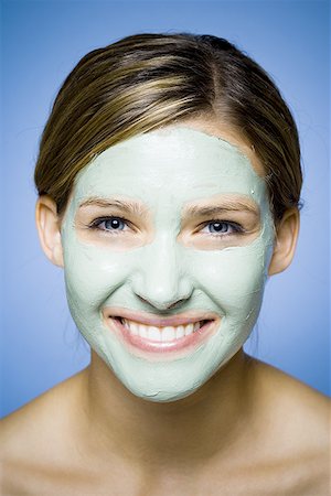 skin treatment medical - Woman with facial mask smiling Foto de stock - Sin royalties Premium, Código: 640-01357906
