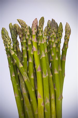 stem vegetable - Close-up of a bunch of asparagus stems Foto de stock - Sin royalties Premium, Código: 640-01358157