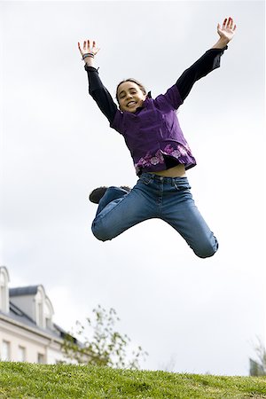 simsearch:640-01360806,k - Low angle view of a girl jumping Foto de stock - Sin royalties Premium, Código: 640-01358324