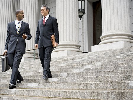 simsearch:640-02767891,k - Low angle view of two male lawyers talking on the steps of a courthouse Foto de stock - Sin royalties Premium, Código: 640-01358367