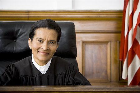 política - Portrait of a female judge smiling Foto de stock - Sin royalties Premium, Código: 640-01358642