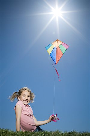 simsearch:6109-06781751,k - Portrait d'une jeune fille de voler un cerf-volant Photographie de stock - Premium Libres de Droits, Code: 640-01359096