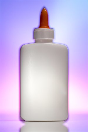 Close-up of a glue bottle Foto de stock - Royalty Free Premium, Número: 640-01359125