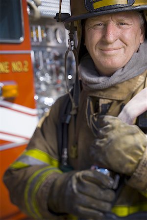 simsearch:640-01359145,k - Porträt von einem Feuerwehrmann lächelnd Stockbilder - Premium RF Lizenzfrei, Bildnummer: 640-01359568
