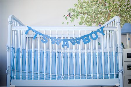 parent crib baby - Gros plan d'un berceau vide Photographie de stock - Premium Libres de Droits, Code: 640-01359809