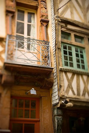 rennes - Low angle view of a building Fotografie stock - Premium Royalty-Free, Codice: 640-01350481