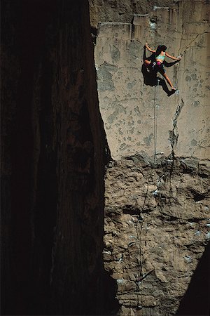 simsearch:640-01361581,k - Low angle view of a person rock climbing Fotografie stock - Premium Royalty-Free, Codice: 640-01350494