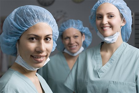 simsearch:640-01352922,k - Portrait of three female doctors smiling Foto de stock - Royalty Free Premium, Número: 640-01350515