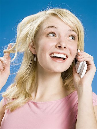 simsearch:640-01601639,k - Woman talking on cell phone smiling Foto de stock - Sin royalties Premium, Código: 640-01350718