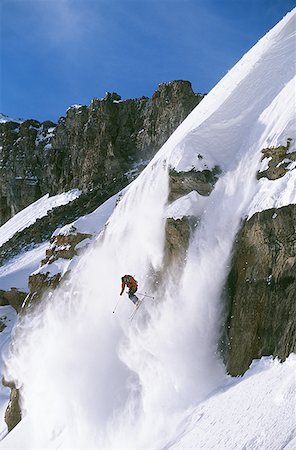 simsearch:640-01362181,k - Downhill skier skiing on mountain Foto de stock - Sin royalties Premium, Código: 640-01351111