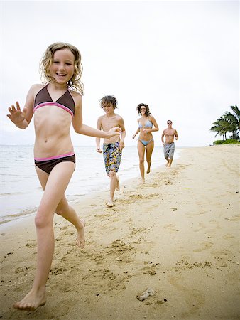 Family running on the beach Stock Photo - Premium Royalty-Free, Code: 640-01351328