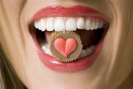 Close-up of a chocolate in a young woman's mouth Foto de stock - Sin royalties Premium, Código: 640-01351397