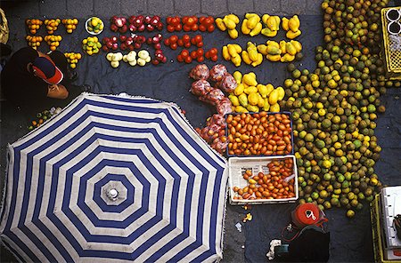fruit stand umbrella - High angle view of a fruit and vegetable vendor Stock Photo - Premium Royalty-Free, Code: 640-01351740