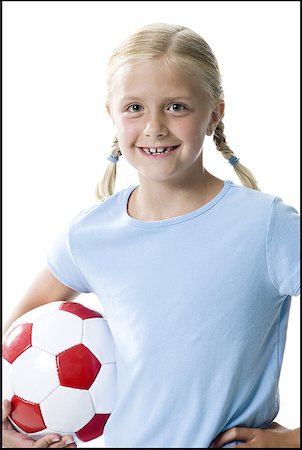 simsearch:640-02775275,k - Portrait d'une jeune fille tenant un ballon de soccer Photographie de stock - Premium Libres de Droits, Code: 640-01352041