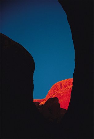 simsearch:640-01356796,k - Vue d'angle faible d'une formation rocheuse dans un canyon Photographie de stock - Premium Libres de Droits, Code: 640-01352156