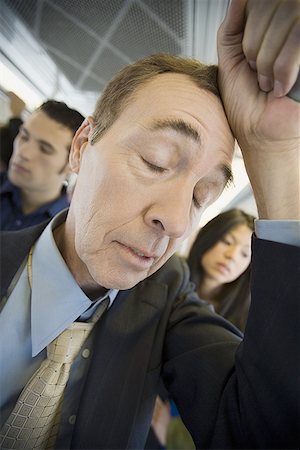 Close-up of a mature man traveling in a passenger train Foto de stock - Sin royalties Premium, Código: 640-01352265