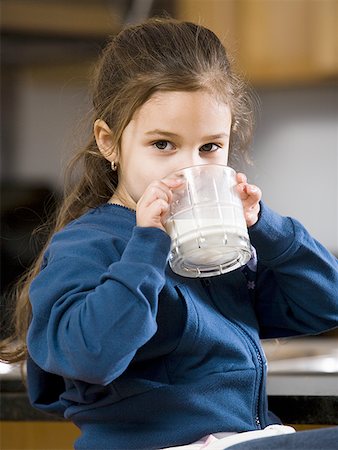 simsearch:640-01645781,k - Young girl drinking a glass of milk Stock Photo - Premium Royalty-Free, Code: 640-01352677