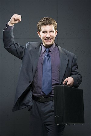 simsearch:640-02951526,k - Portrait of a businessman holding a briefcase and smiling Foto de stock - Sin royalties Premium, Código: 640-01353007