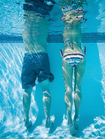 Behind view of couple underwater Stock Photo - Premium Royalty-Free, Code: 640-01353947