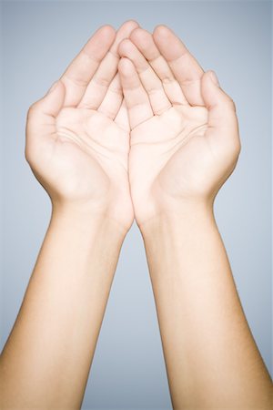 symbol finger - High angle view of a person's hands cupped; sign language for 'gift' Stock Photo - Premium Royalty-Free, Code: 640-01353948
