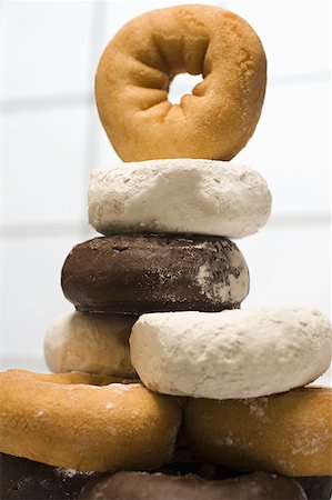 Close-up of a stack of donuts Foto de stock - Sin royalties Premium, Código: 640-01364072
