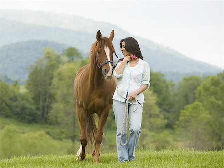 woman walking with a horse Foto de stock - Sin royalties Premium, Código: 640-01364092