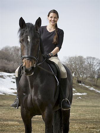 Portrait of a mid adult woman riding a horse Foto de stock - Sin royalties Premium, Código: 640-01364261