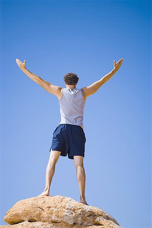simsearch:640-01366168,k - Low angle view of a young man standing on a rock with his arm outstretched Foto de stock - Royalty Free Premium, Número: 640-01364694