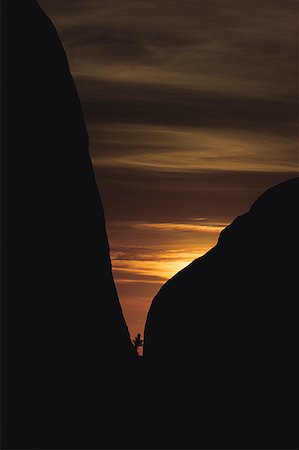 simsearch:640-01361581,k - Silhouette of rock formations at dusk Fotografie stock - Premium Royalty-Free, Codice: 640-01364743