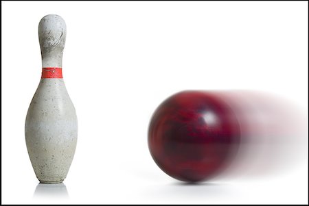 pino de boliche - Bowling pin and ball in motion Foto de stock - Royalty Free Premium, Número: 640-01364774