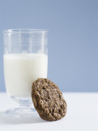 simsearch:640-02772614,k - Glass of milk with chocolate cookie Stock Photo - Premium Royalty-Free, Code: 640-01365047