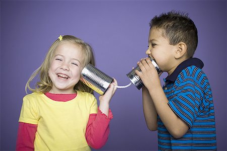 Girl and a boy playing with a tin can phone Foto de stock - Sin royalties Premium, Código: 640-01365213