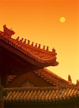 Low angle view of the roof of a Chinese temple Stock Photo - Premium Royalty-Free, Code: 640-01365262