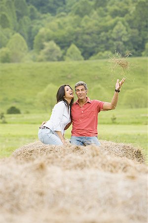 simsearch:640-01349575,k - man and a woman sitting on a hay bale Stock Photo - Premium Royalty-Free, Code: 640-01365399
