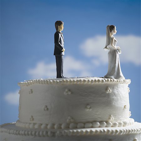 Wedding cake visual metaphor with figurine cake toppers Stock Photo - Premium Royalty-Free, Code: 640-01365704