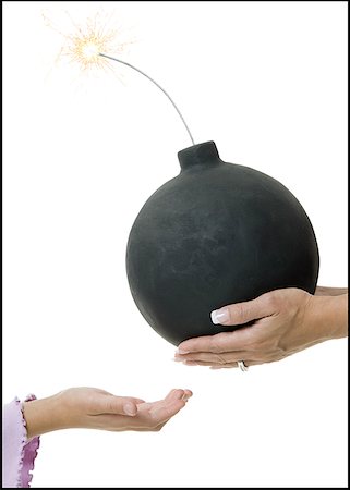 fuse - Close-up of a person's hand giving a bomb to another person Foto de stock - Sin royalties Premium, Código: 640-01365847