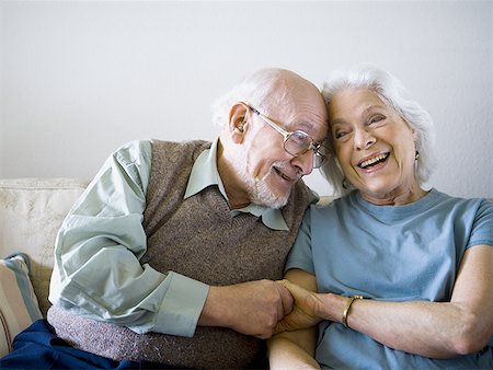 Close-up of a senior couple holding hands Foto de stock - Sin royalties Premium, Código: 640-01366058