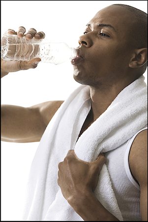 Close-up of a young man drinking water from a bottle Foto de stock - Sin royalties Premium, Código: 640-01366079