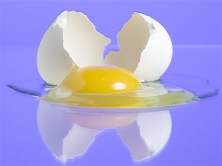 simsearch:640-01360400,k - Close-up of a broken egg Foto de stock - Sin royalties Premium, Código: 640-01366195