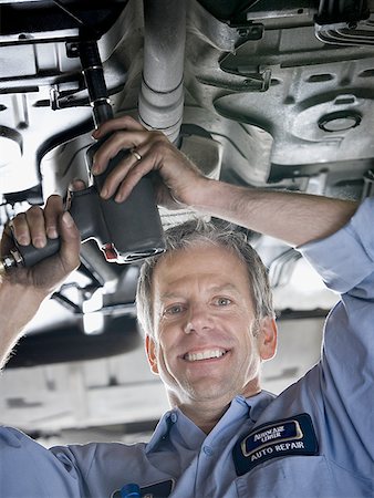 Portrait of a mechanic repairing a car Fotografie stock - Premium Royalty-Free, Codice: 640-01366223