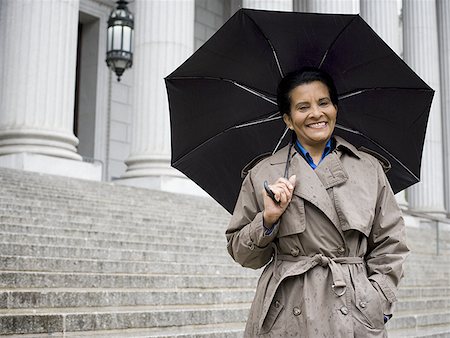 federal - Portrait d'une femme senior tenir un parapluie Photographie de stock - Premium Libres de Droits, Code: 640-01366243