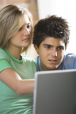 simsearch:640-01357796,k - Close-up of a young couple looking at a laptop Foto de stock - Sin royalties Premium, Código: 640-01366430