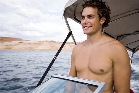 simsearch:640-01364192,k - Young man standing on a speed boat Foto de stock - Royalty Free Premium, Número: 640-01366494
