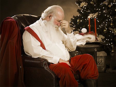 simsearch:640-02953263,k - Close-up of Santa Claus with a headache Fotografie stock - Premium Royalty-Free, Codice: 640-01366493