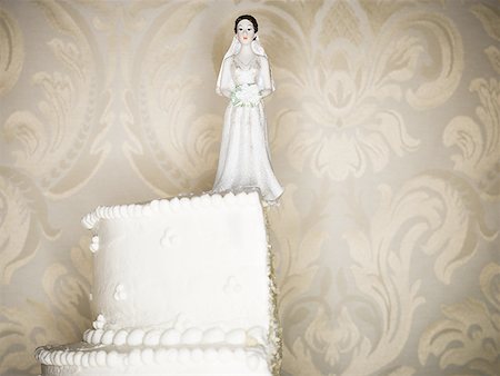 Gâteau de mariage métaphore visuelle avec les décorations de gâteau de figurine Photographie de stock - Premium Libres de Droits, Code: 640-01360096