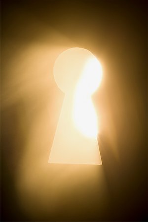 Keyhole with bright light beaming through Fotografie stock - Premium Royalty-Free, Codice: 640-01360428