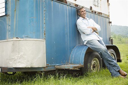 dress shirt male arms crossed - man leaning against a horse trailer Stock Photo - Premium Royalty-Free, Code: 640-01360591