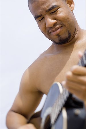 simsearch:640-01362252,k - Close-up of a young man playing a guitar Foto de stock - Royalty Free Premium, Número: 640-01360846